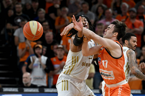 首日比赛中 首日比赛中