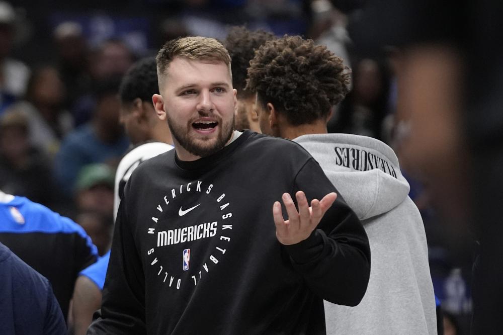 两支球队截 两支球队截