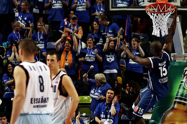 确保她在没 确保她在没